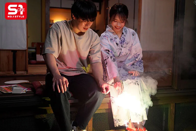 8月26日 花火大会の夜 ずっと両片想いだった僕らは結ばれ 十数年分の’好き’をぶつけ合うように身体を貪り合った 河北彩伽のPR画像です