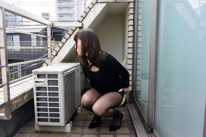 「こんなところでゴメンなさい…。でも、もう我慢出来なかったの…」 トイレが故障で使えず膀胱限界の放尿婦人36人のパッケージ画像です