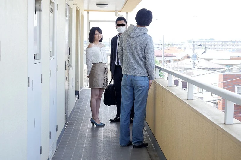 昼間から窓を開けたまま枕オナニーをしている隣の専業主婦と偶然目があったら…貴方ならどうする？のパッケージ画像です