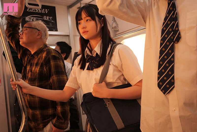 ねっちり丹念クリいじめの快感が忘れられなくて…電車痴●の虜になった制服女子サイレント輪●されておもらし羞恥絶頂を繰り返したワタシ。 井上もものパッケージ画像です